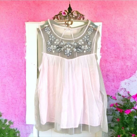 EUC Hollister Pink Tulle Floral Embroidered Top Size XS - Picture 5 of 6
